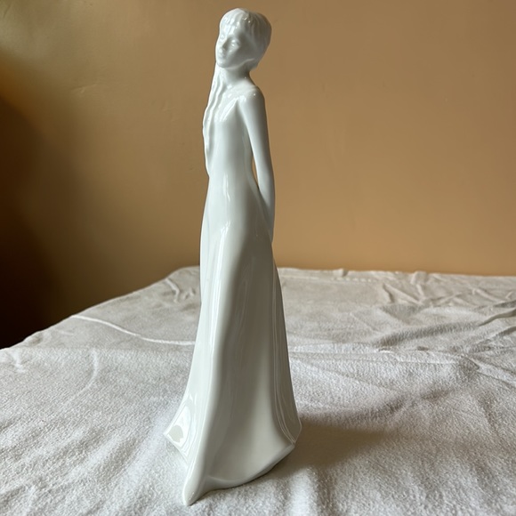 Royal Doulton “Tomorrow’s Dreams” 1994 - Picture 3 of 5